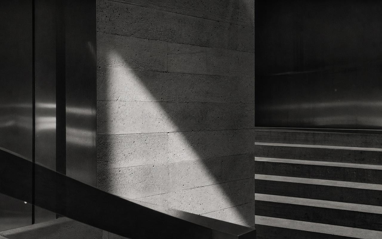 The Economics of the Modern Aesthetic Clinic — Business editorial cover on SkinFrontier